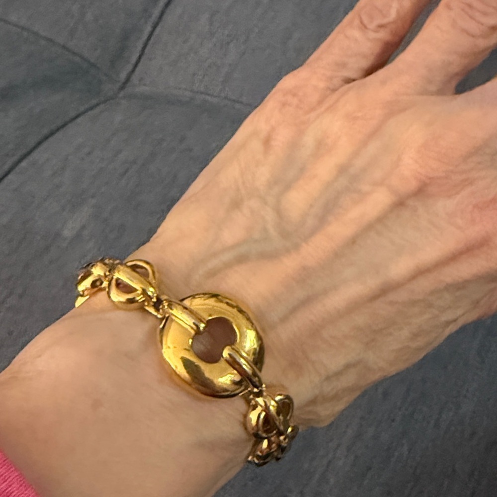 Monet Vintage Chunky Gold Plated Interlocking Circle Link Bracelet. Signed.